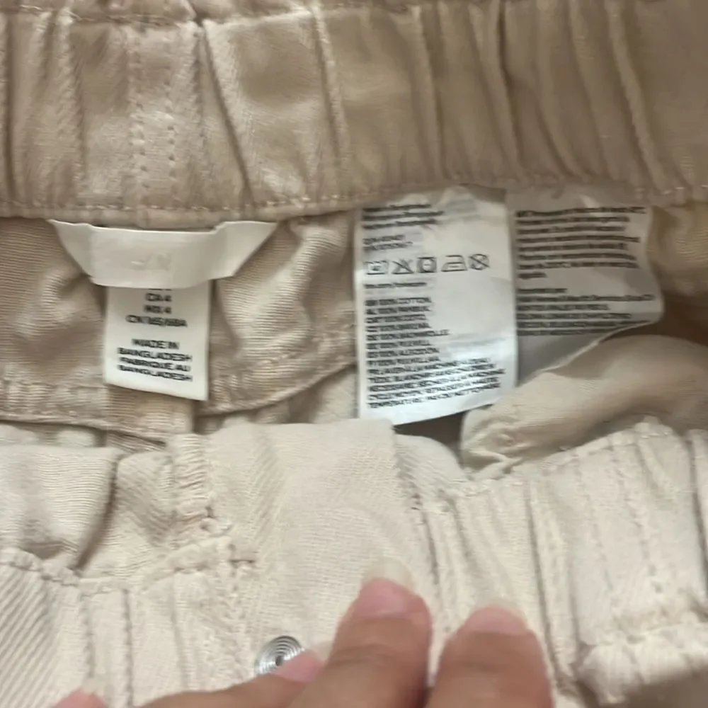 H & M Elastic Scrunch Waist Beige Denim Mom Jeans Pants Women's 4